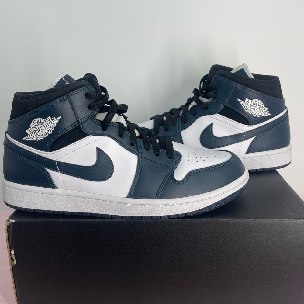 Air Jordan 1 Mid Armory Navy/ White-Black
